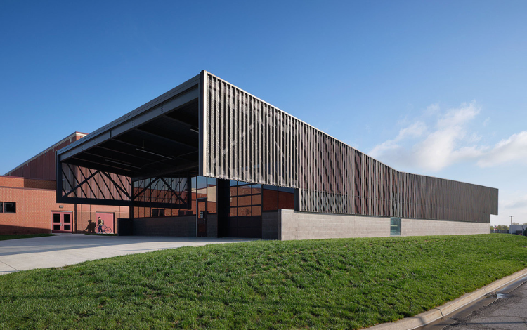 Outdoor metal panel building